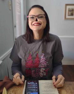Tina Hodgdon sitting in a café smiling.